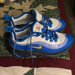 SALE!!  4Y=5.5 women’s Nike Air Max Axis